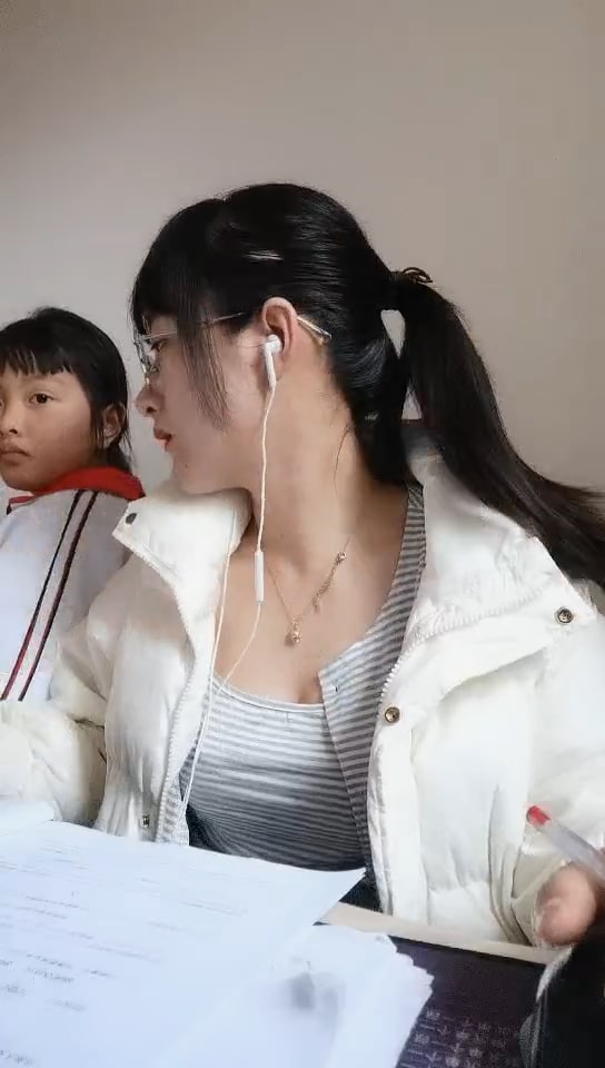 色播播电影-国产老女人一区二区A片 - 小鸡AV上课被同桌强行摸下面小黄文