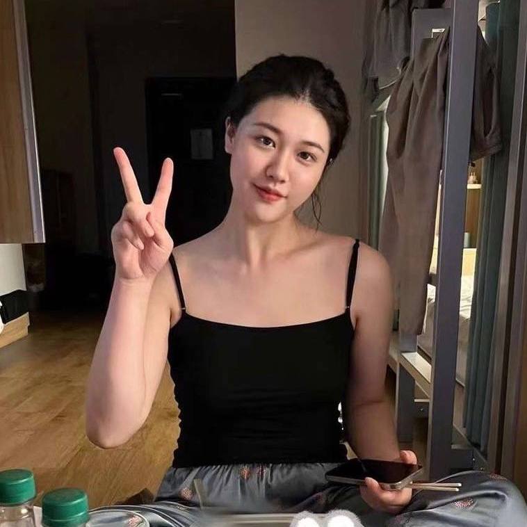 三级免费毛片-男人手伸进我奶罩揉我胸 - 小鸡AV英国美女一级毛片视频