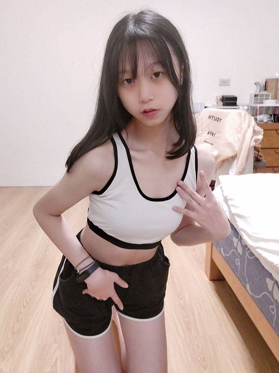 双性受奶水不停的被揉捏出来