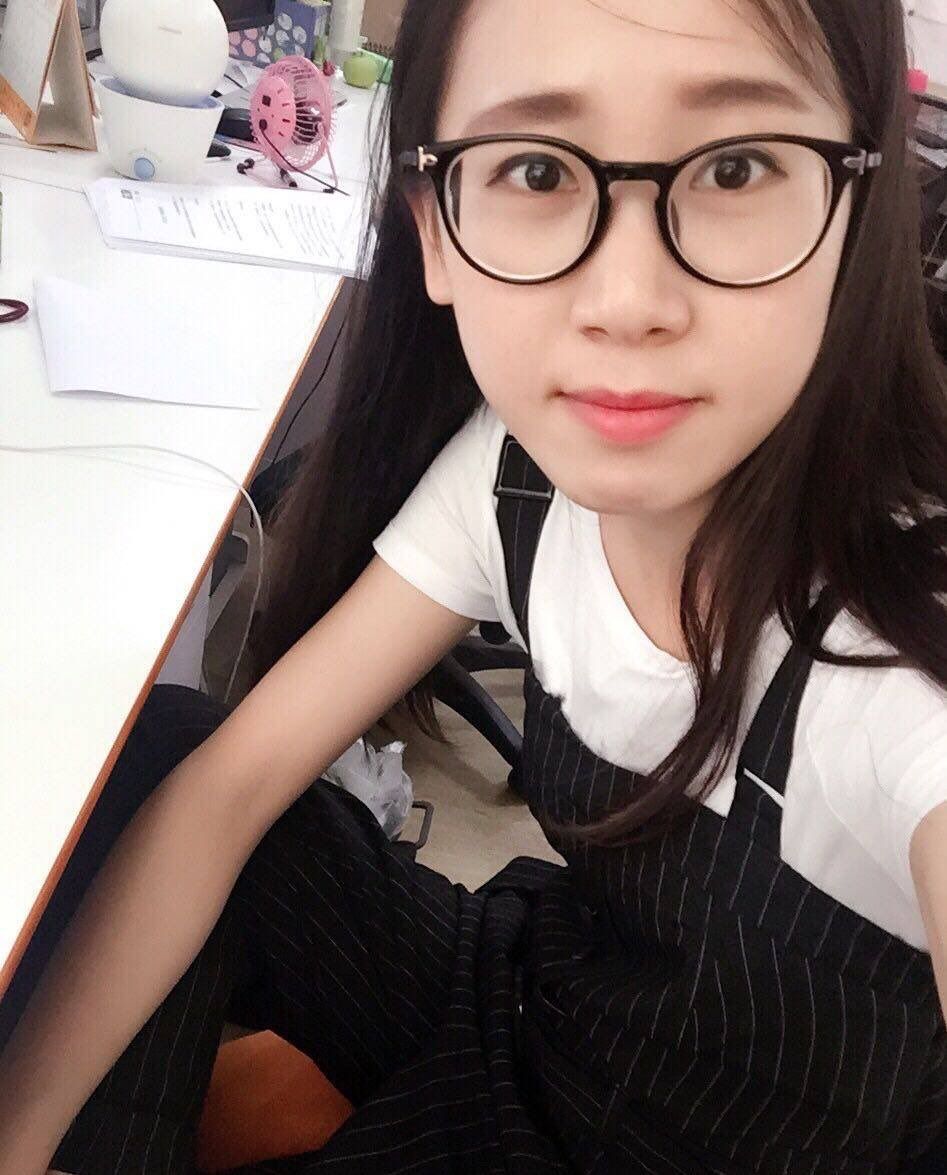 泳池里强摁做开腿呻吟漫画视频