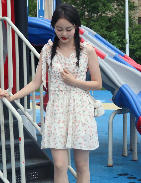 免费一级大片儿-欧美伦理一区 - 小鸡AV爱丽丝梦游辣镜