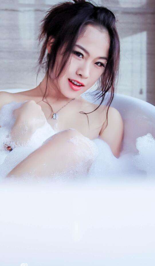 三级免费毛片-男人手伸进我奶罩揉我胸 - 小鸡AV又黄又爽的男女视频