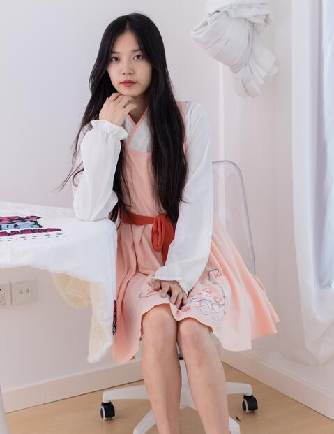 韩国和岳坶做爰电影-欧美人与zoxxxx另类 - 小鸡AV国产边打电话边做对白