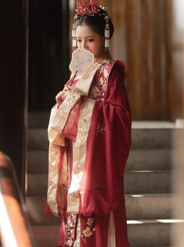 亚洲AV久久久噜噜噜赌场-扒开女人两边毛耸耸 - 小鸡AV漂亮人妻互换HD中字