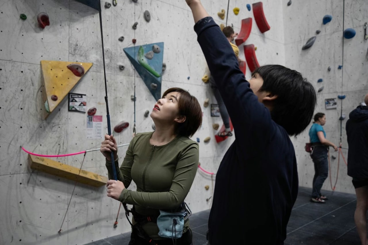 被滋润的娇妻疯狂呻-又色又爽又黄又刺激的免费软件 - 小鸡AV激情综合网五月激情