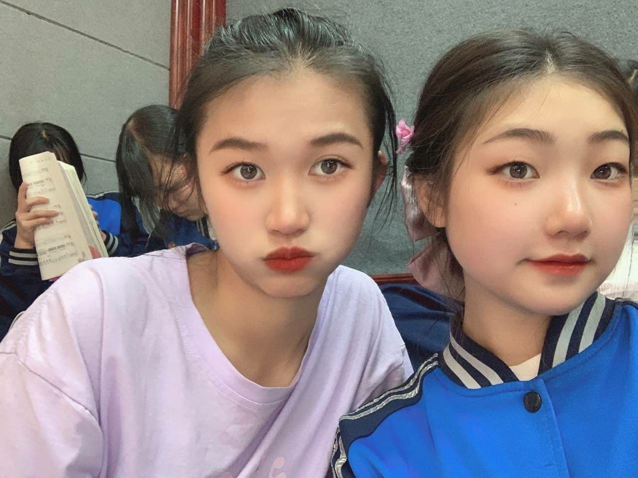 校草上课时狂揉我下面-强行扒开双腿疯狂进出动漫画 - 小鸡AV激烈的亲嘴视频长视频