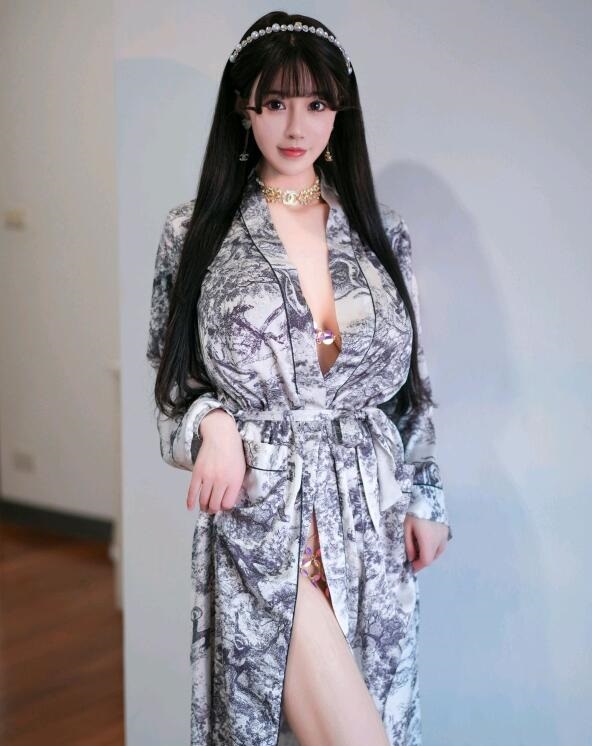 高h喂男吃奶文快穿