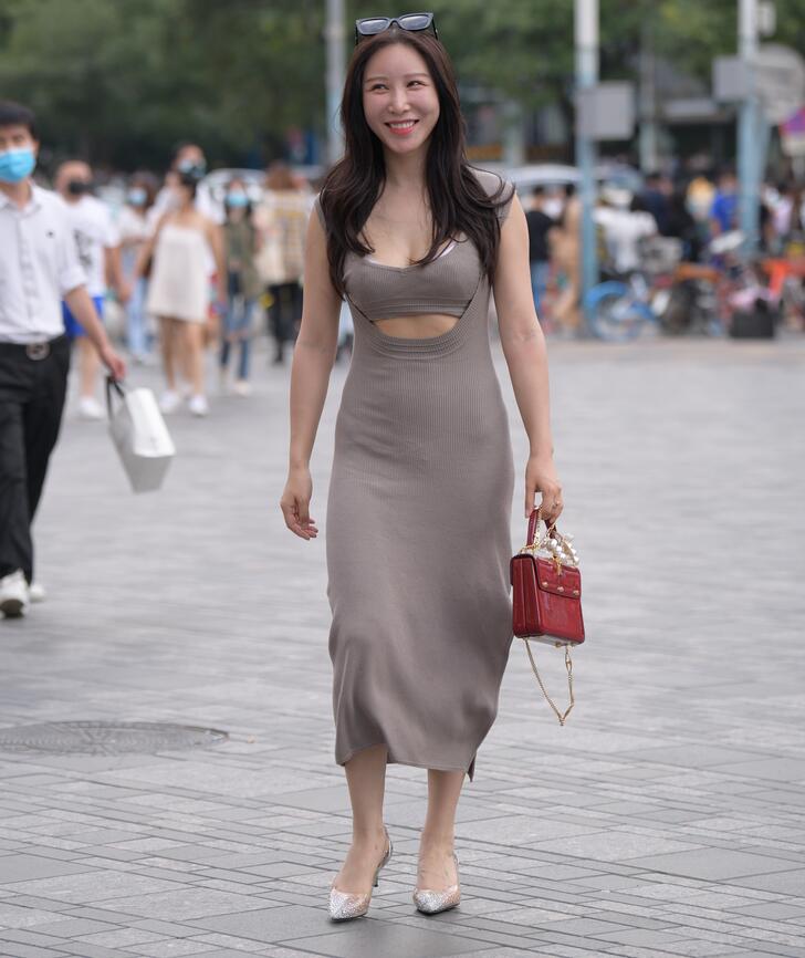 日本无码特黄午夜视频在线观看-美女裸免费观看网站 - 小鸡AV公咬着小娇乳H边走边欢视频