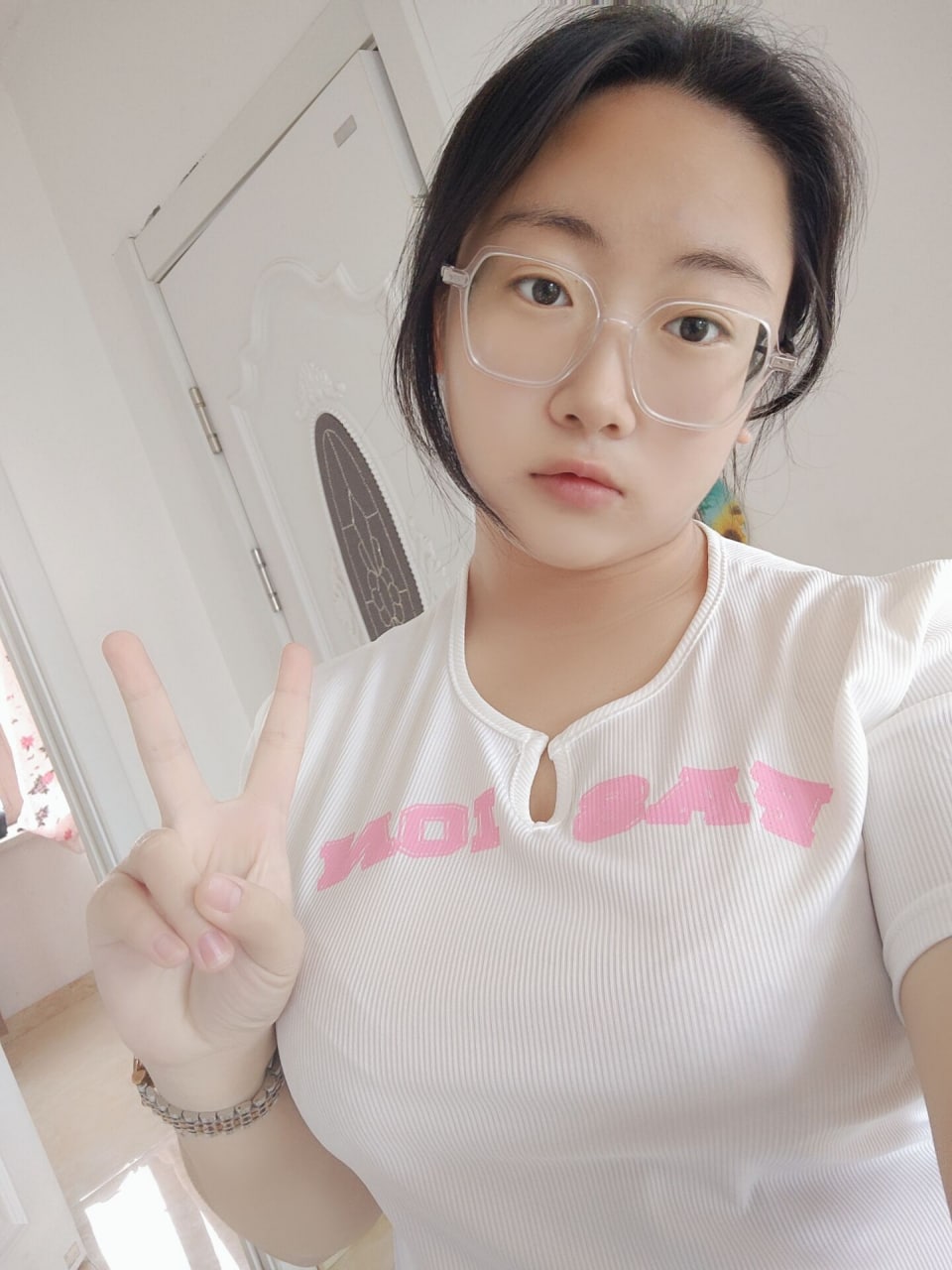 国产午夜婷婷精品无码A片-日本又色又爽又黄的A片视频免费 - 小鸡AV合不拢腿罐满浓精H秘书