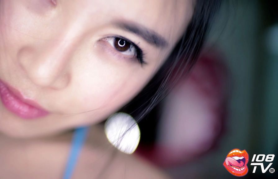 首长含着她的胸挺进柔软里