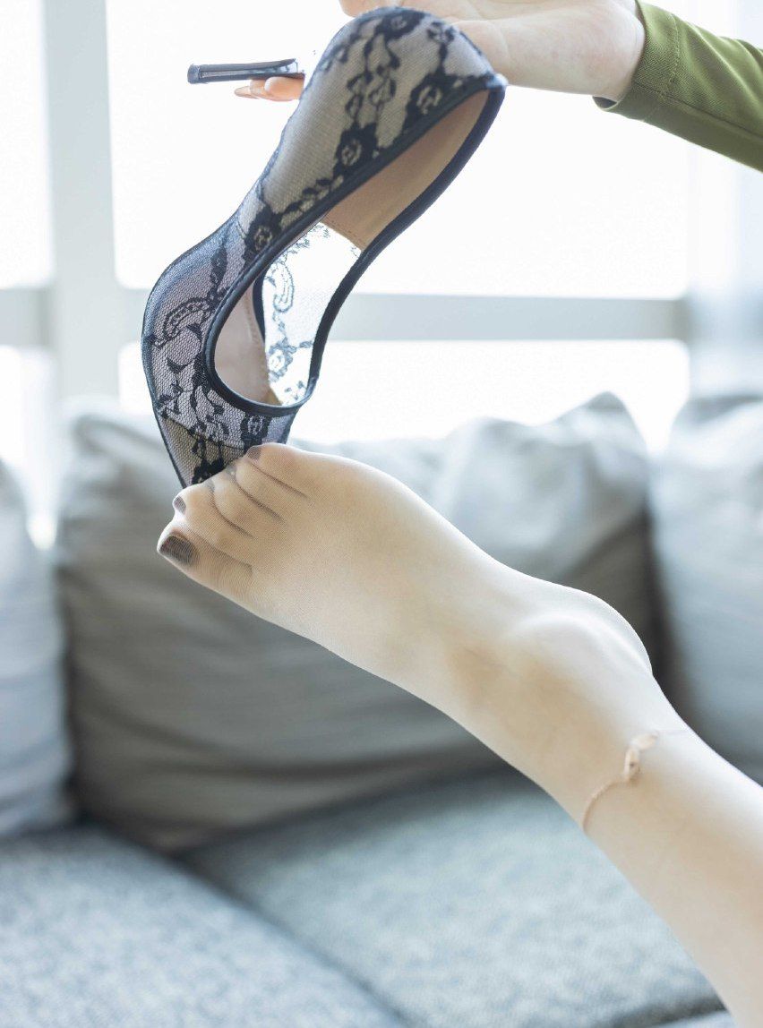 色偷拍自怕亚洲在线552-浪货趴办公桌H揉弄一根手指紧 - 小鸡AV被cao哭高H调教1v1H