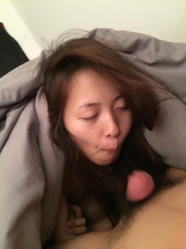 男人一边抓胸一边用桶美女