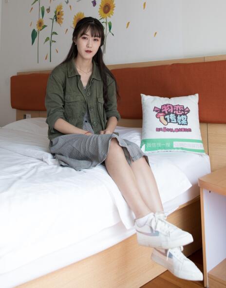 免费无码AV色情在线-亚洲综合AV色婷婷五月蜜臀 - 小鸡AV色综合亚洲一区二区小说