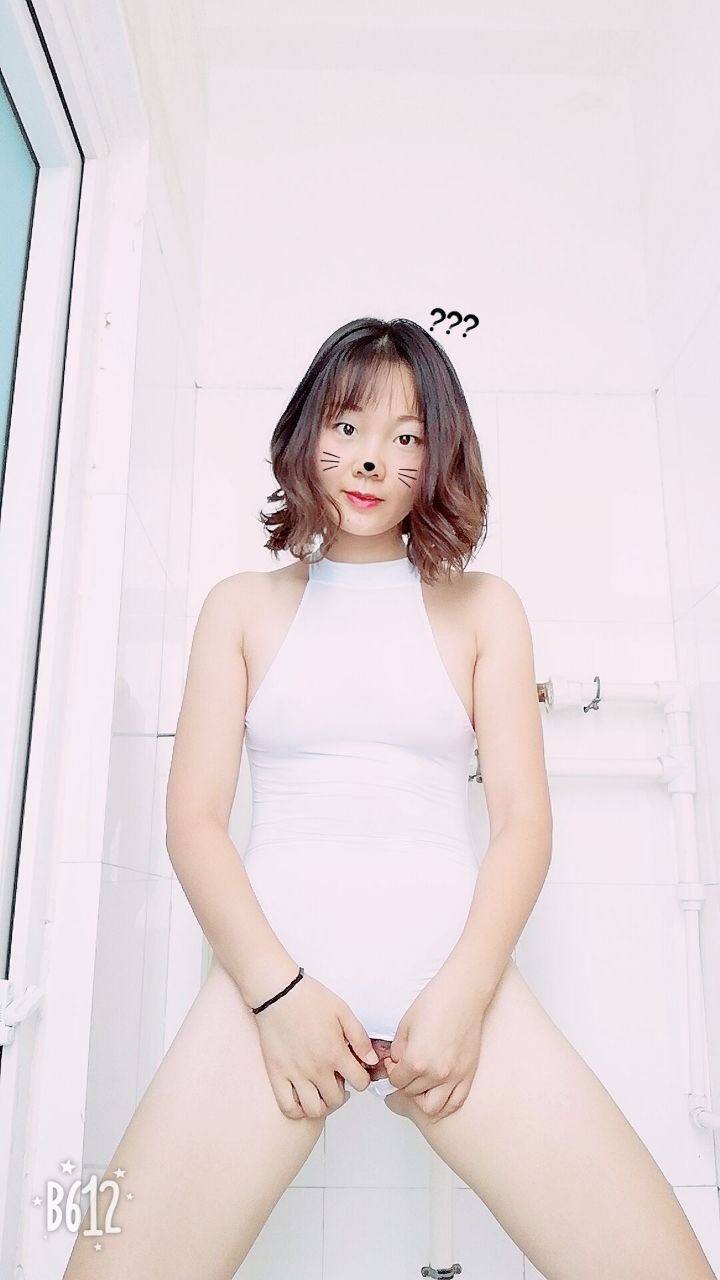 丁香五香天堂网-聊斋艳谭之蛇在线播放 - 小鸡AV男生手放进我内裤揉摸的动态图