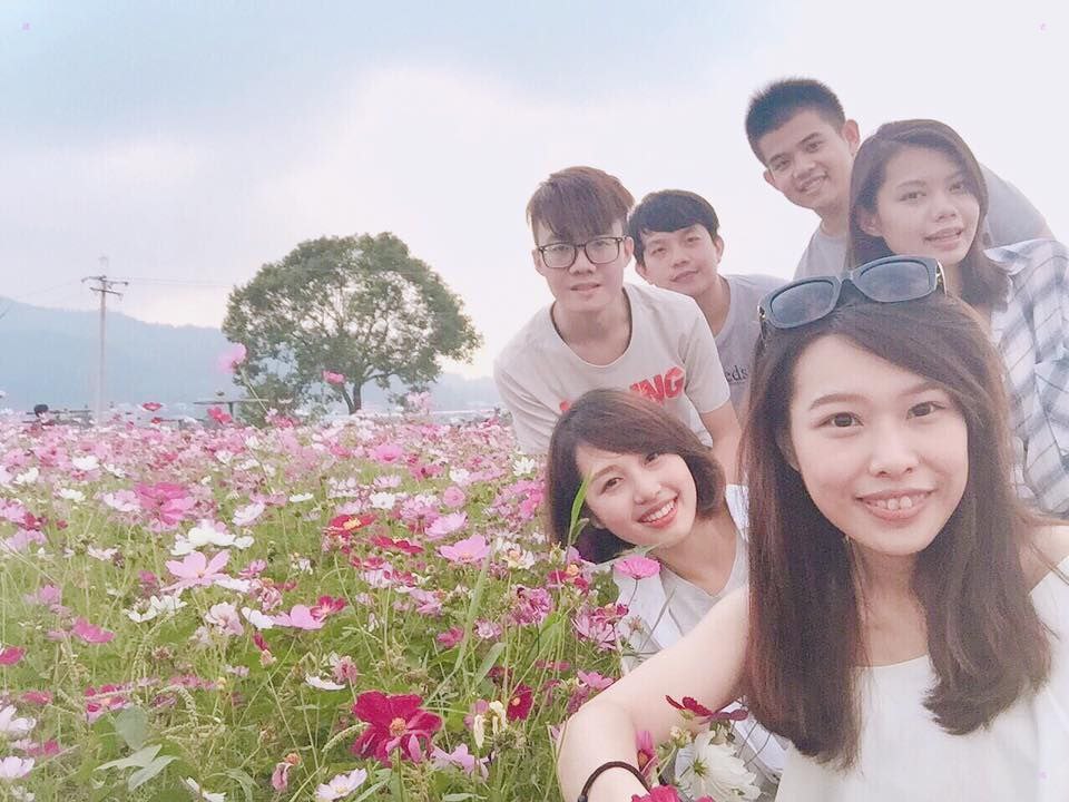 迷人的女教师-伊人久久国产精品 - 小鸡AV久久亚洲综合色