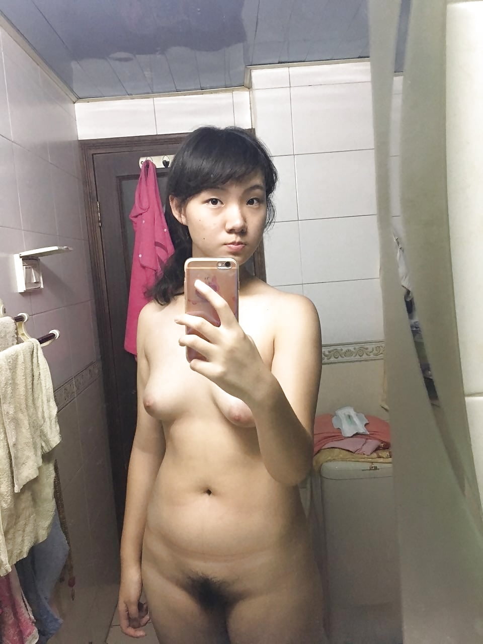 亚洲成A人片在线播放器-扒开双腿疯狂进出爽爽爽免费 - 小鸡AV快穿被各种男主强好爽H