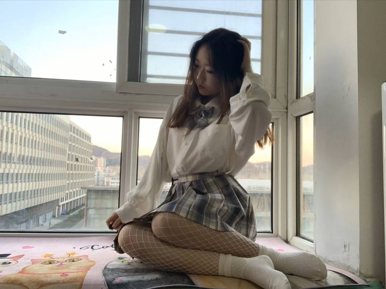 被多男摁住灌浓精np