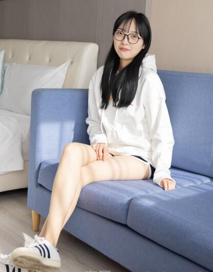 亚洲精品一区二区观看-99精品国产兔费观看66 - 小鸡AV偷玩下药熟睡醉酒体育壮男