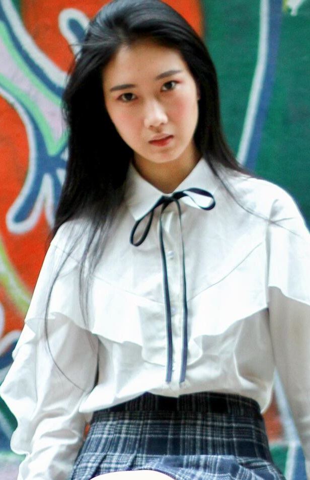 法国色情HD巜安娜情欲史-大胸美女脱内衣黄网站 - 小鸡AV粗喘娇吟1V1军婚H