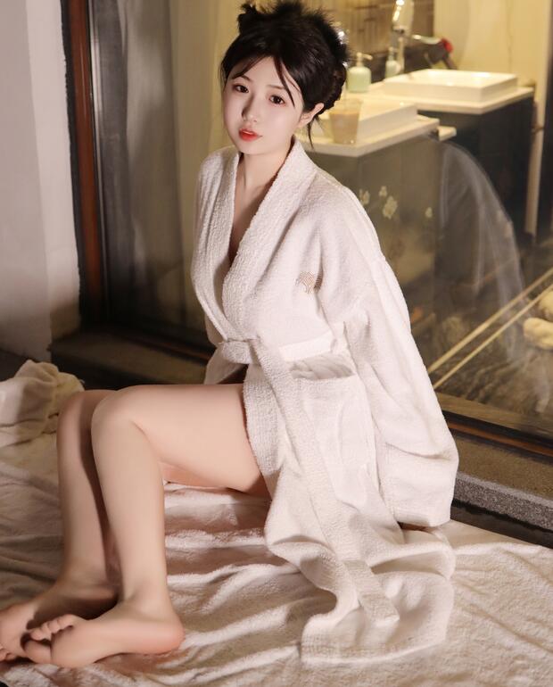 巨大乳首に揉んで乳搾り