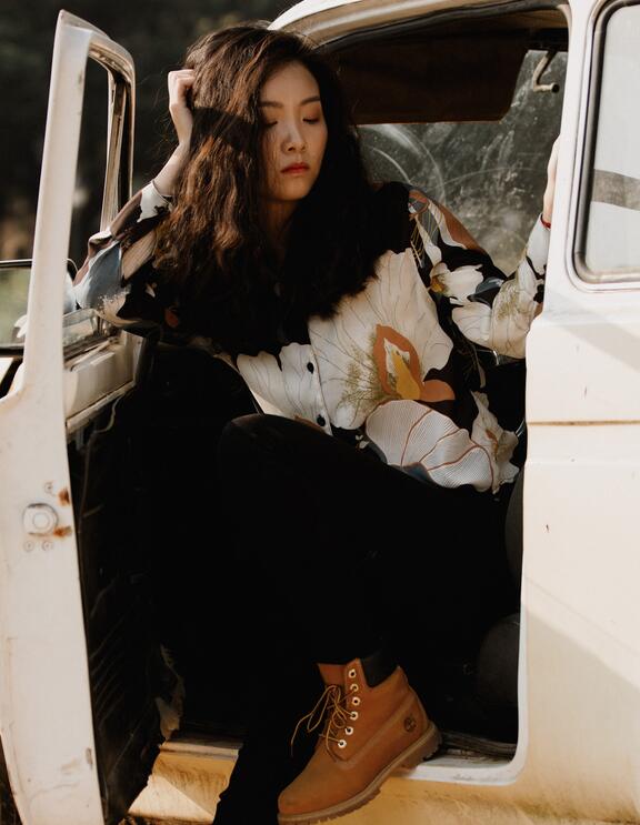 嫩草AV久久伊人妇女超级A-综合一区无套内射中文字幕 - 小鸡AV挺进朋友人妻的身体里A片