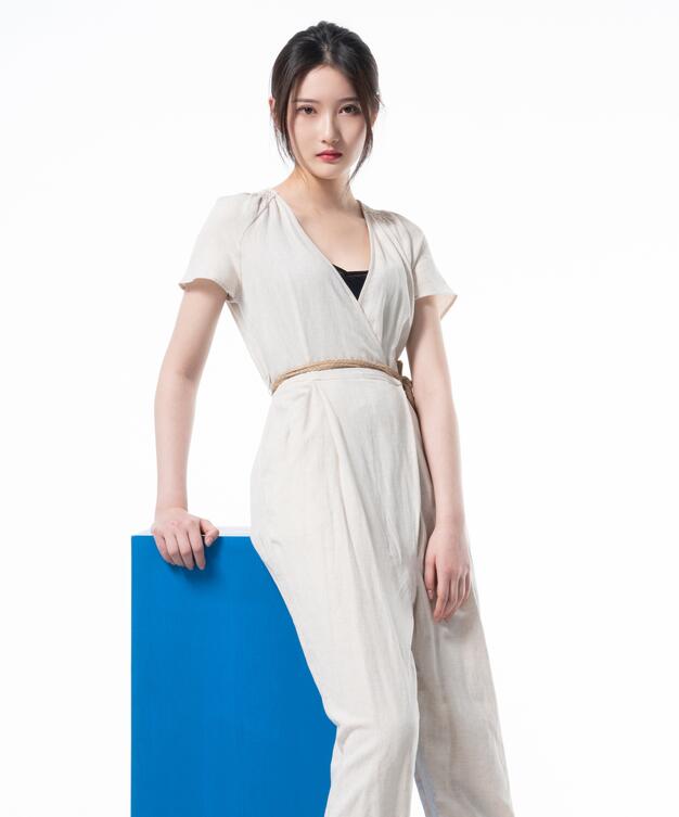 国产亚洲麻豆精品AA片在线观看-我和岳拇一起看A片 - 小鸡AV出轨上司的人妻3