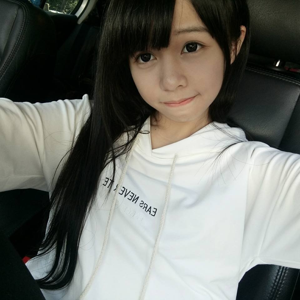 扒开胸罩揉她的乳尖视频