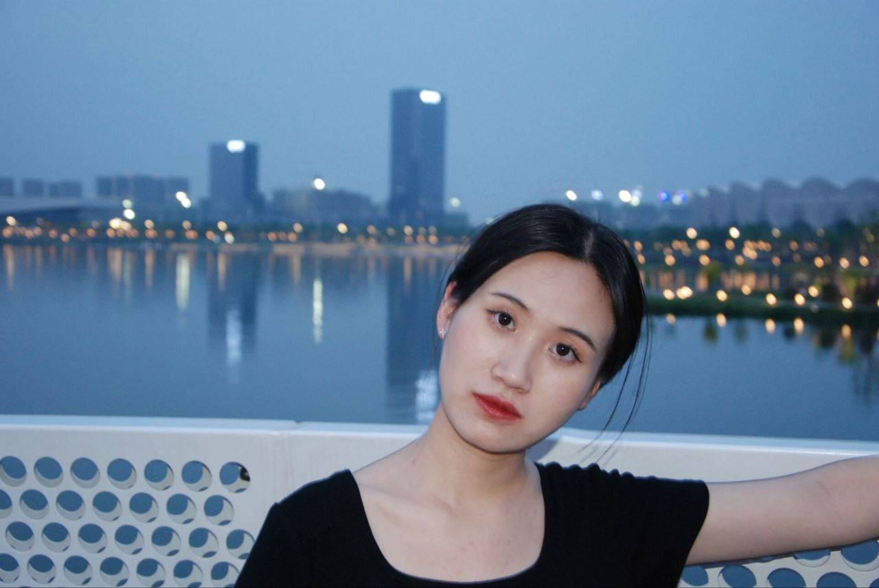 av我要看-欧美巨乳勺A片 - 小鸡AV车上疯狂做爰1