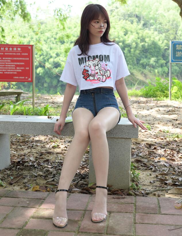 亚洲香蕉综合在人在线时看-欧美日韩精品在线视频 - 小鸡AV久草香蕉视频在线观看