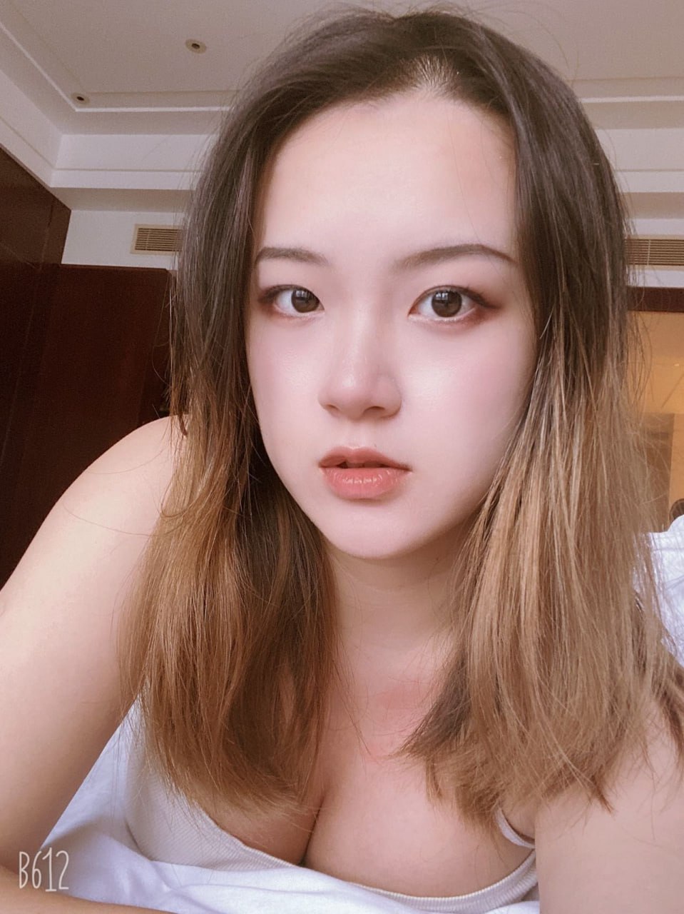 和陌生人一起三p娇妻-一区二区福利视频 - 小鸡AV好紧好湿太硬了我太爽小说