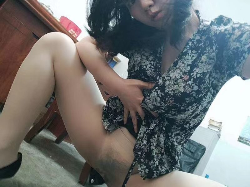 最近2019在线观看中文视频-美女脱了内裤让男人桶 - 小鸡AV老师好大乳好紧好深动态图