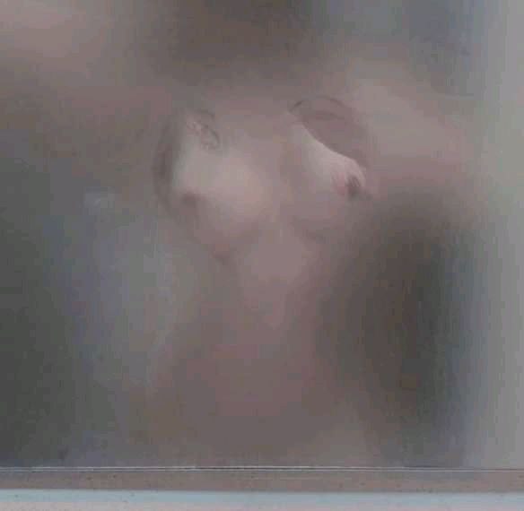 男女边摸边吃奶边做gif动态图