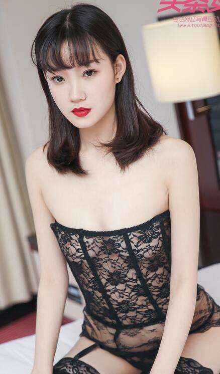 美女主动解开胸罩喂男人吃奶-欧美日韩中文字幕一区二区高清 - 小鸡AV妍妍女王圣水黄金调教