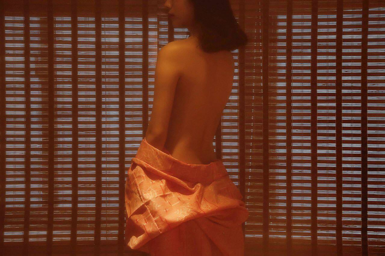 日韩免费不卡-继母的朋友们 - 小鸡AV97夜夜澡人人双人人人喊女