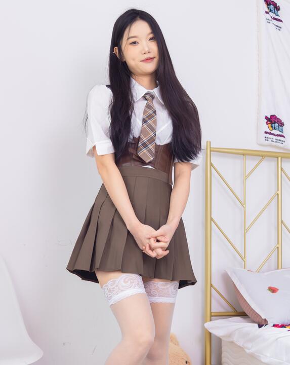 娇妻边打电话边呻吟