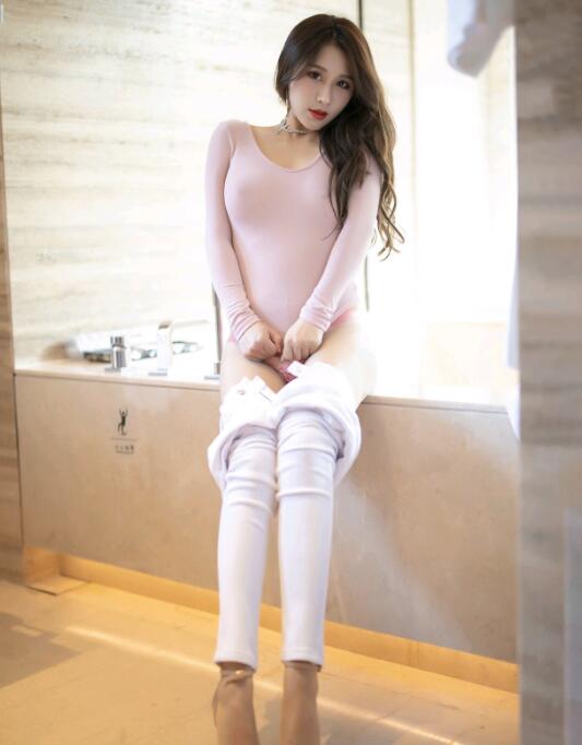 公交车猛烈进出婷婷老师