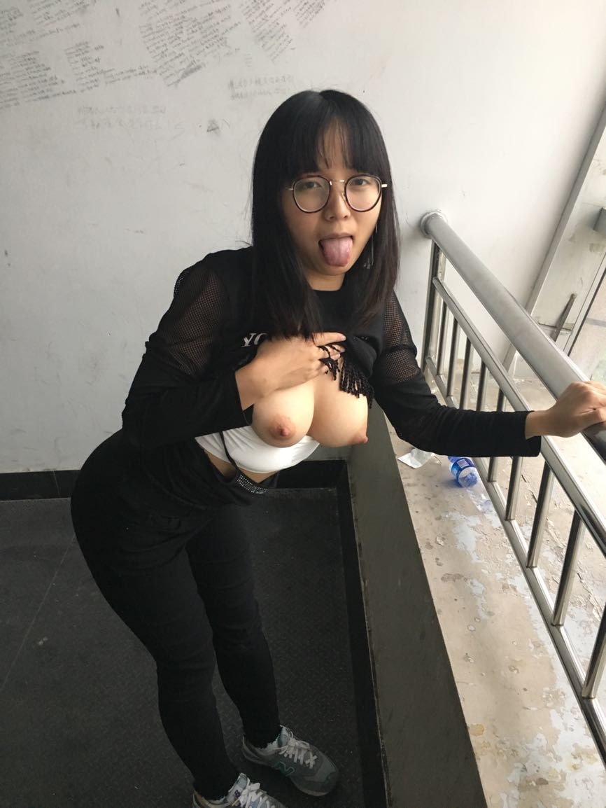 色偷拍自怕亚洲在线552-浪货趴办公桌H揉弄一根手指紧 - 小鸡AV无尺码精品日本欧美