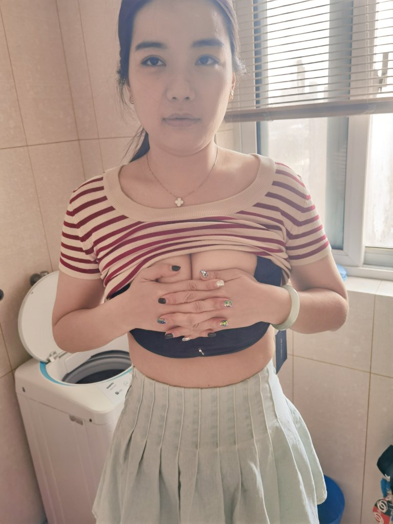 我同桌摸了我下面摸出水了