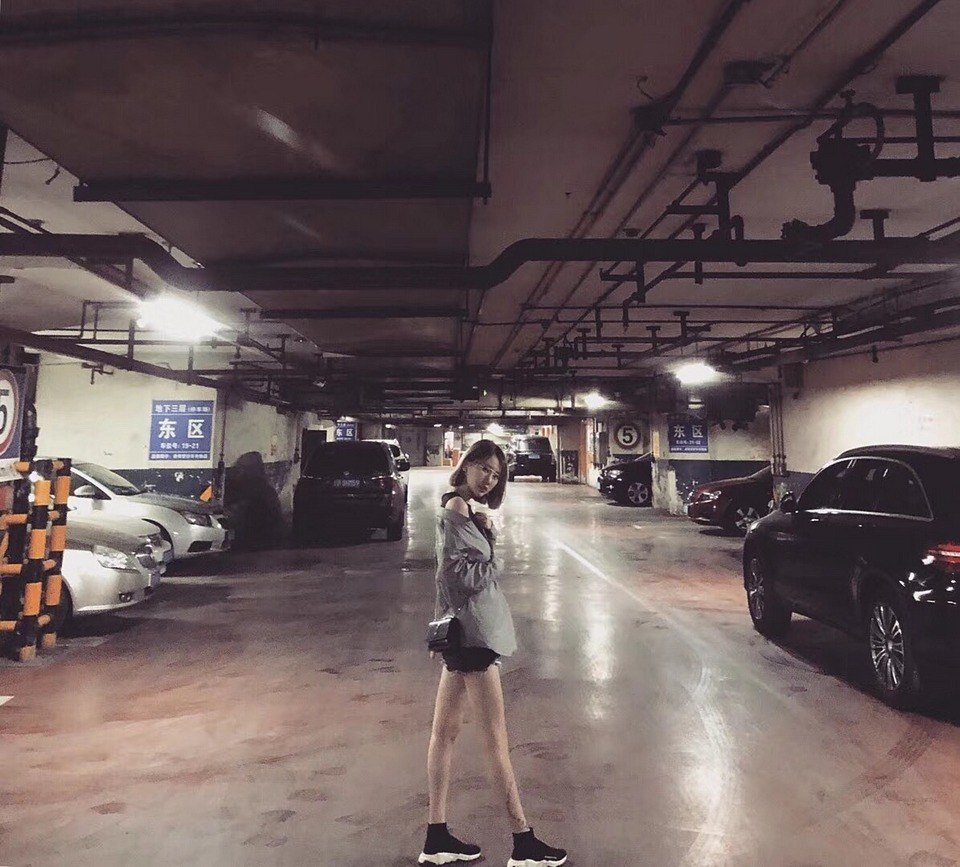 三级黄艳床上祼体式看