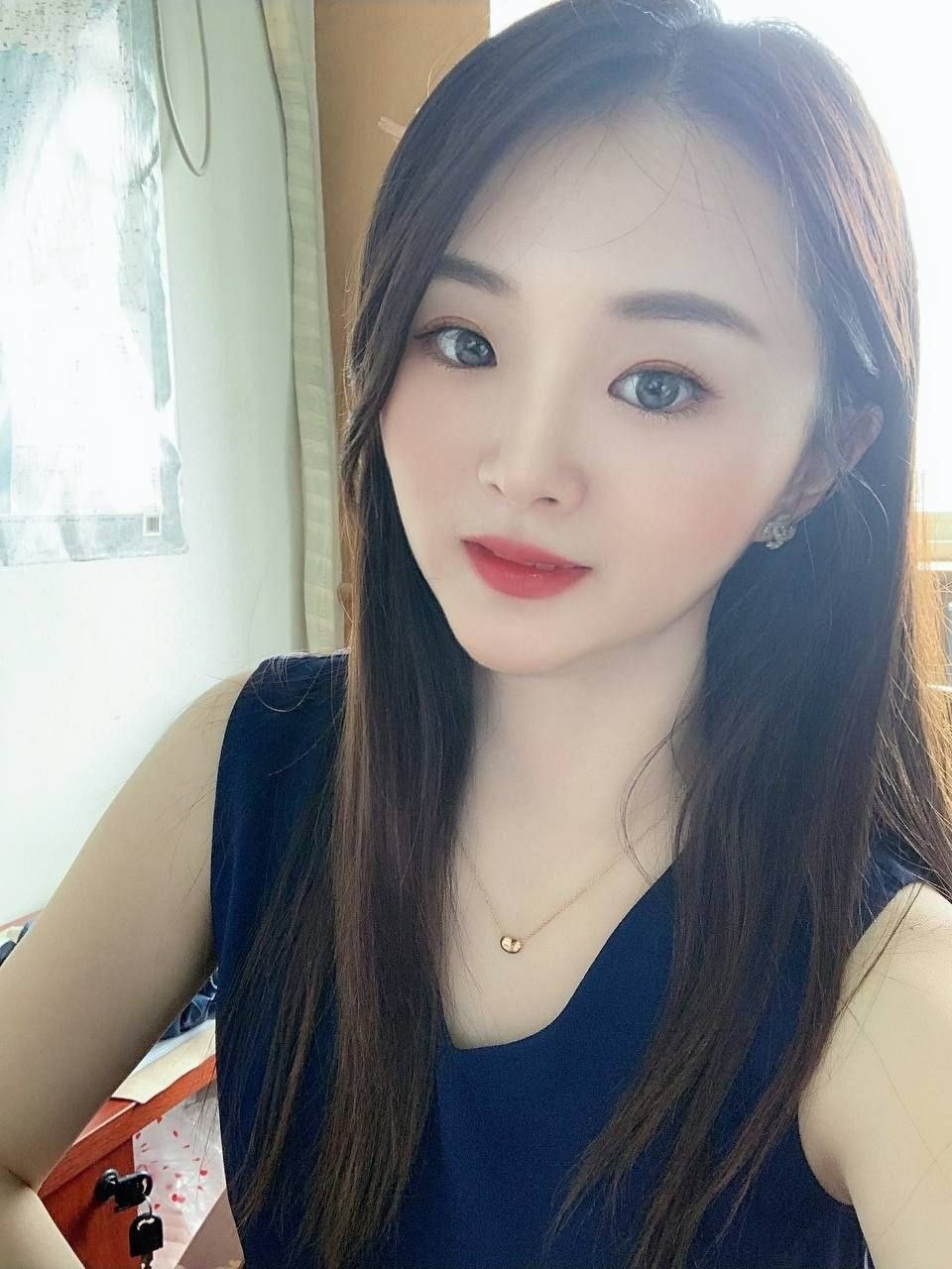 三级免费毛片-男人手伸进我奶罩揉我胸 - 小鸡AV国产三p绿帽子视频在线