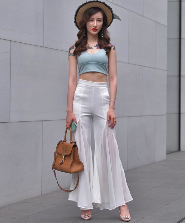 浴室边摸边吃奶边做边爱-30岁少妇一摸就出水了 - 小鸡AV亚洲暴爽AV天天爽日日碰