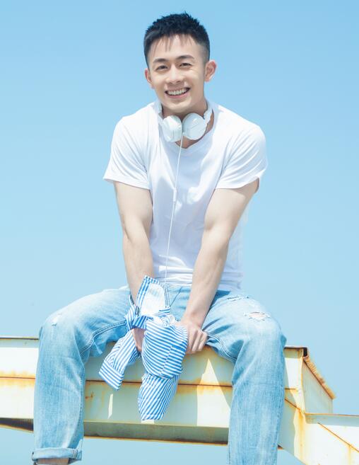 99成人精品-撩起同桌衣服吃她奶h - 小鸡AV欧美精品第一区