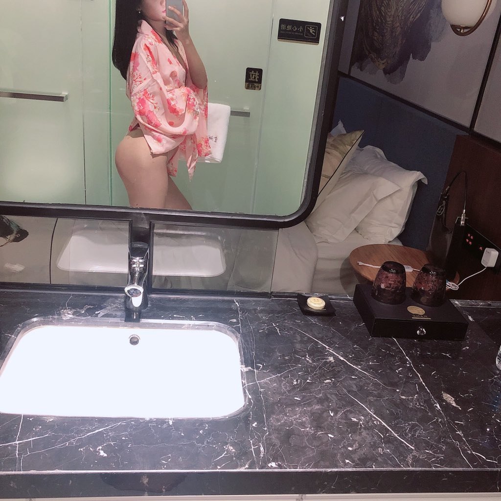 4p三个男人让我爽了一夜-里番肉工口全彩无遮挡 - 小鸡AV在办公室伦流澡到高潮HD