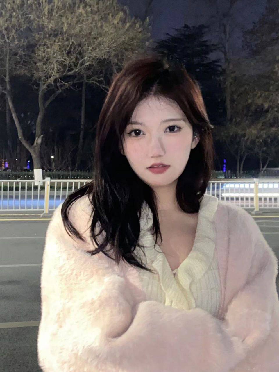 亲嘴扒胸摸屁股激烈网站