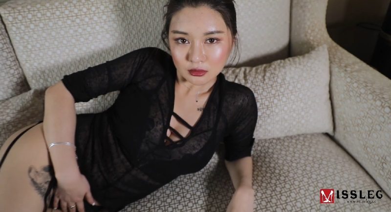 色偷拍自怕亚洲在线552-浪货趴办公桌H揉弄一根手指紧 - 小鸡AV国产熟女一区视频在线播放