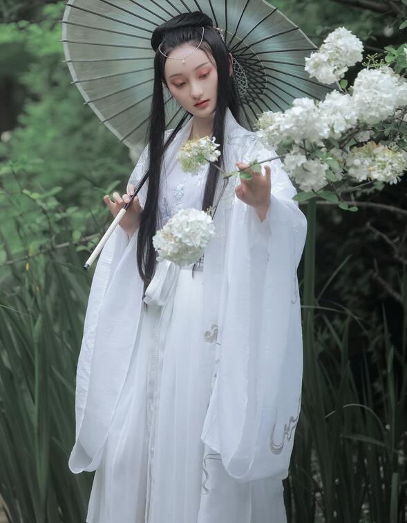 亚洲在线播放-国产顶级5p高清艾栗栗 - 小鸡AV男人光溜溜屁股被调教小说